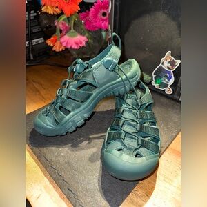 Keen Dark Teal Outdoor Sandals NEW NEVER WORN